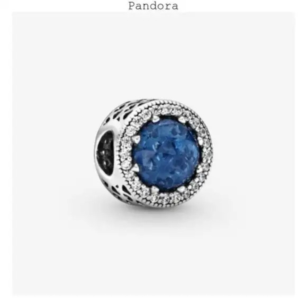 Pandora sparkling dark blue charm